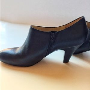 LUCCA BOOTIE  By Naturalizer